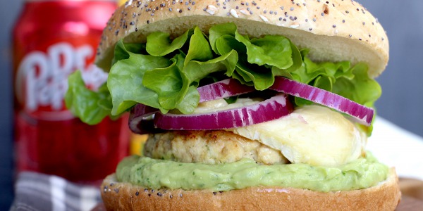 Burgers sains poulet avocat et citron vert