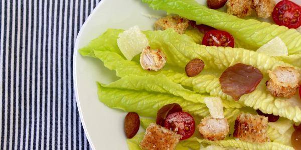 Salade césar revisitée au poulet et au bacon